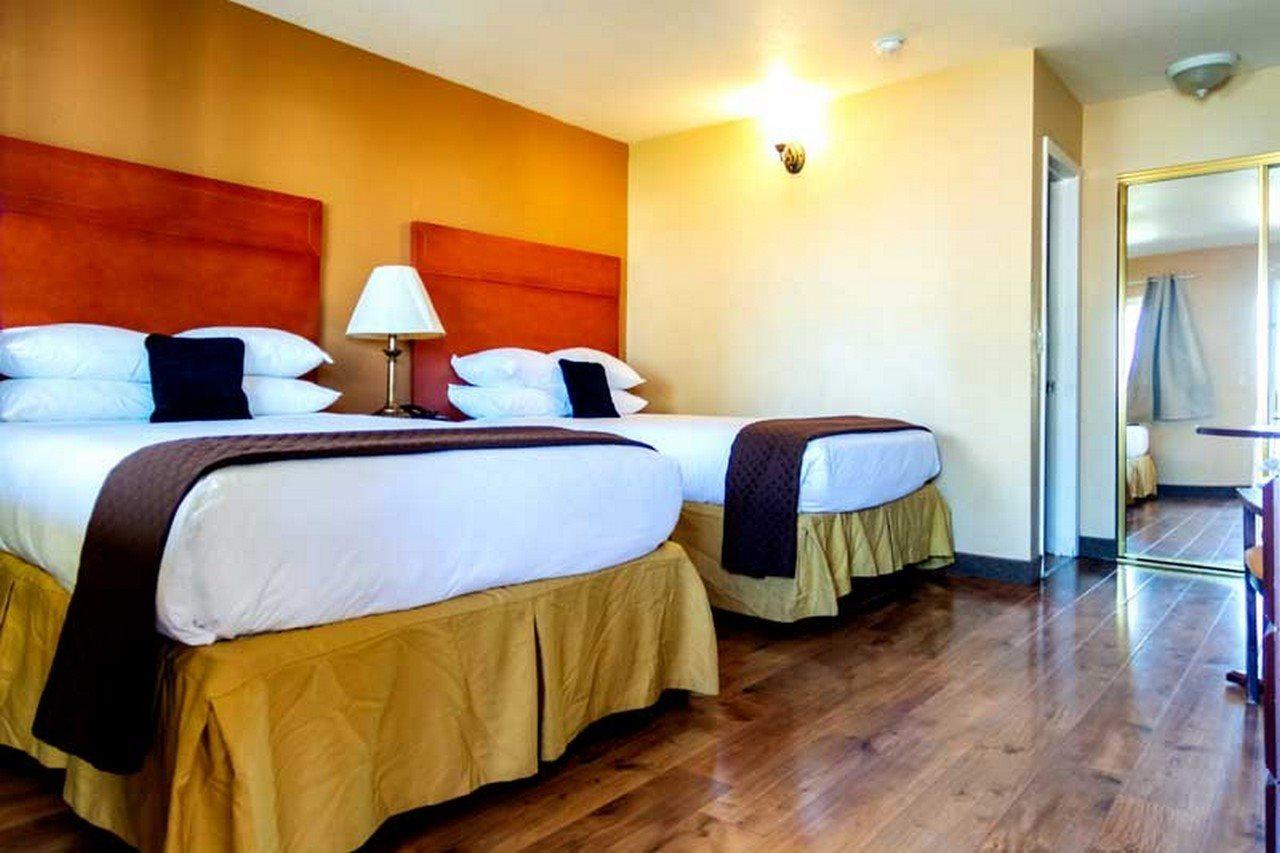 Red Lion Inn & Suites Cathedral City Palm Springs Bagian luar foto