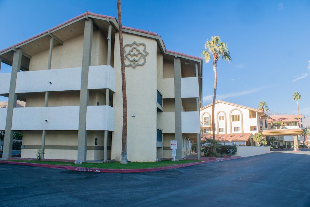Red Lion Inn & Suites Cathedral City Palm Springs Bagian luar foto
