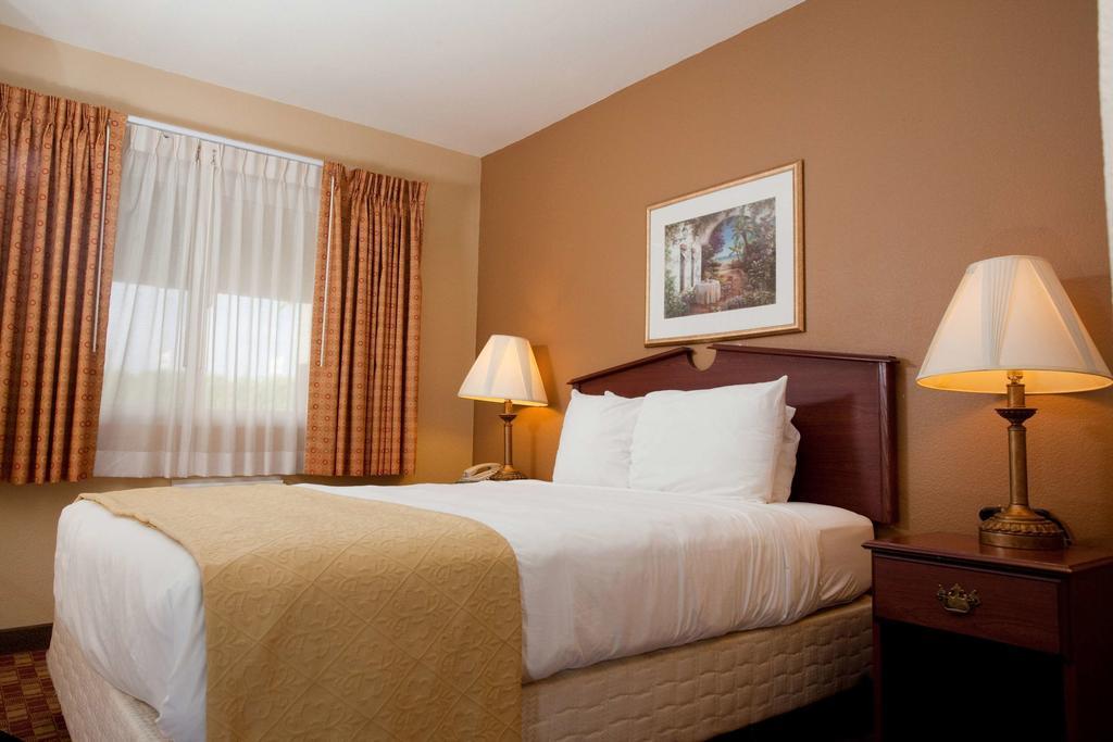 Red Lion Inn & Suites Cathedral City Palm Springs Bagian luar foto