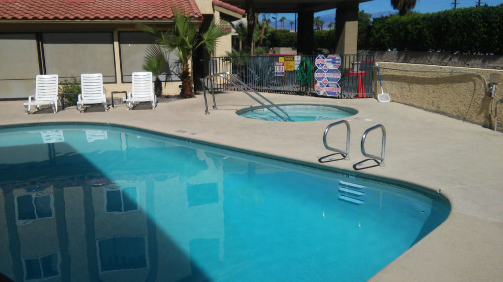 Red Lion Inn & Suites Cathedral City Palm Springs Bagian luar foto
