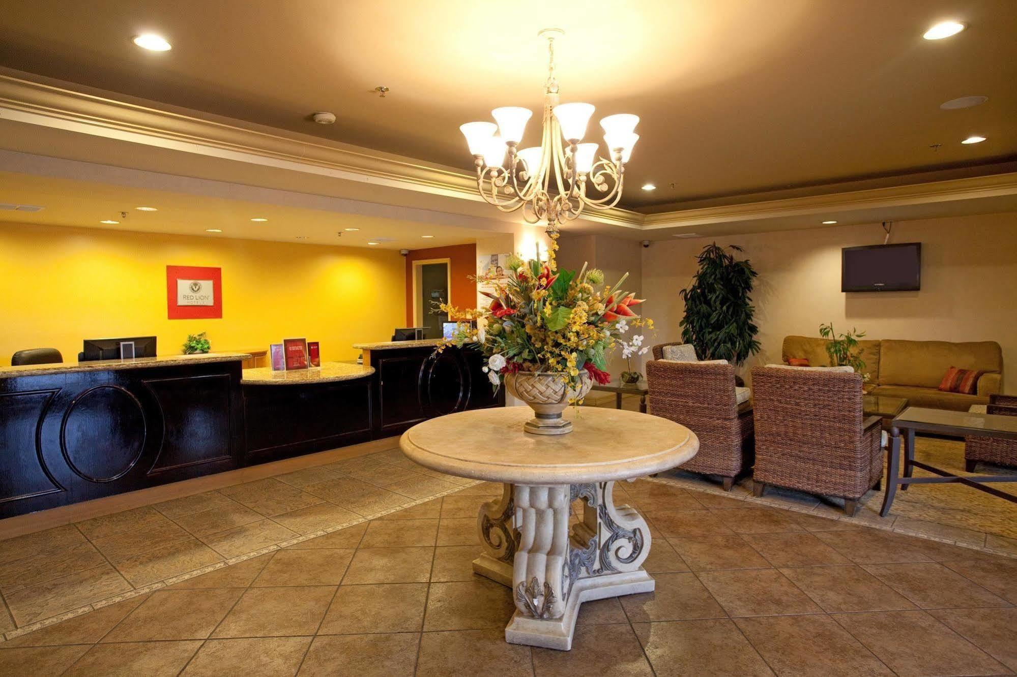 Red Lion Inn & Suites Cathedral City Palm Springs Bagian luar foto