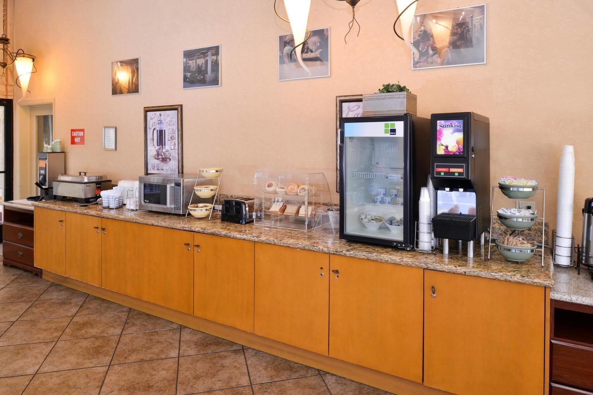 Red Lion Inn & Suites Cathedral City Palm Springs Bagian luar foto