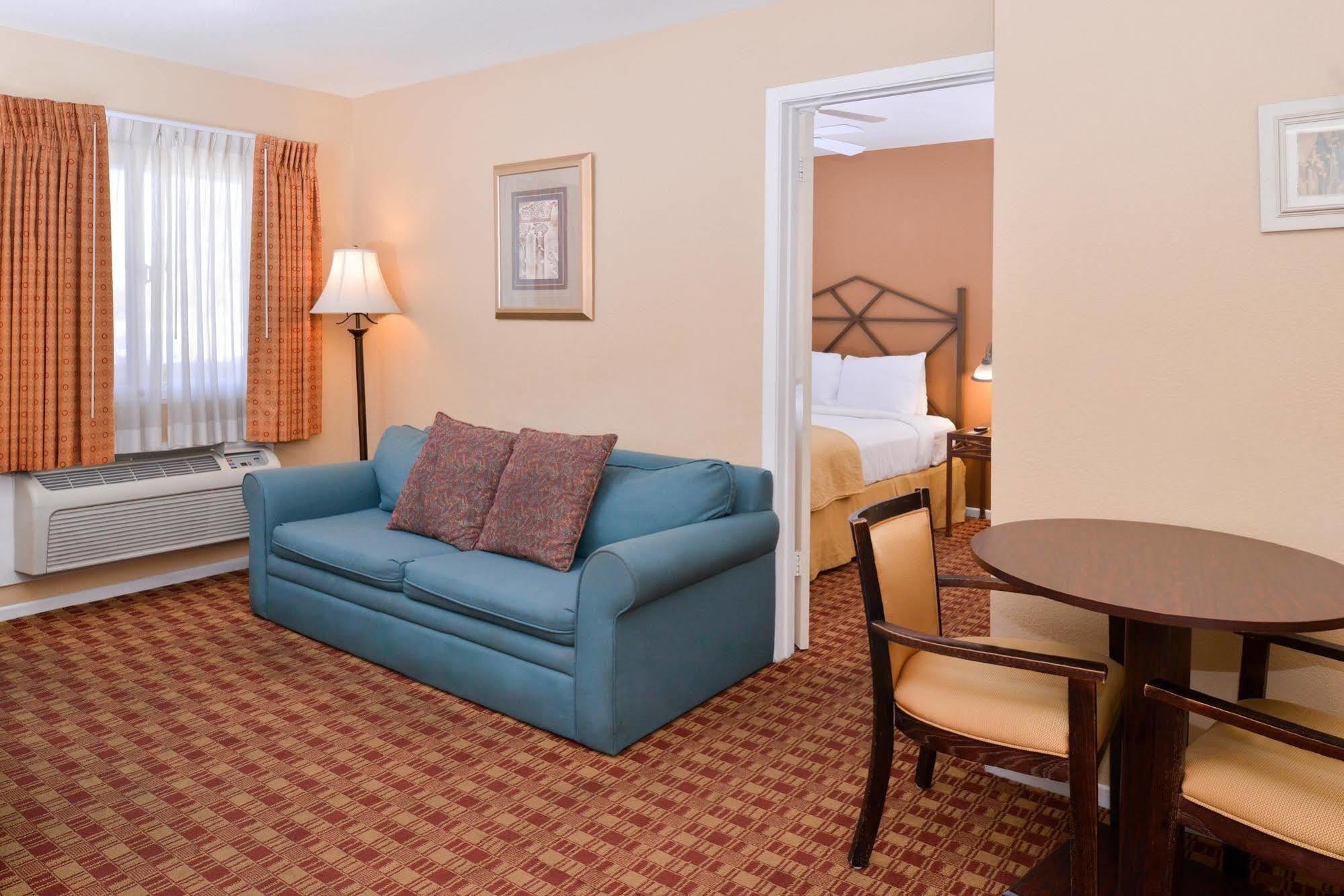Red Lion Inn & Suites Cathedral City Palm Springs Bagian luar foto