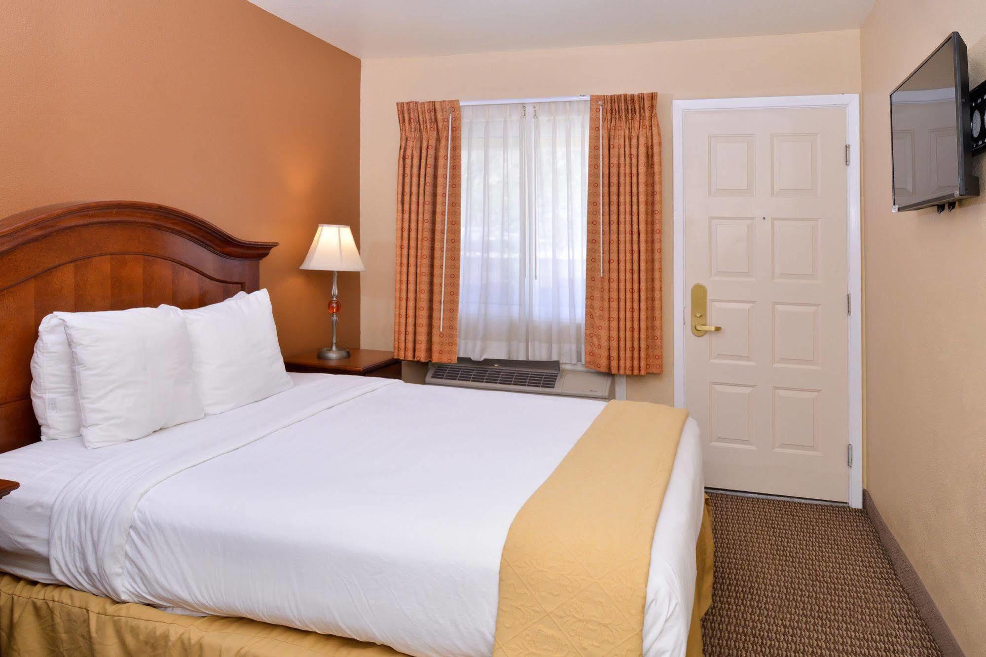 Red Lion Inn & Suites Cathedral City Palm Springs Bagian luar foto