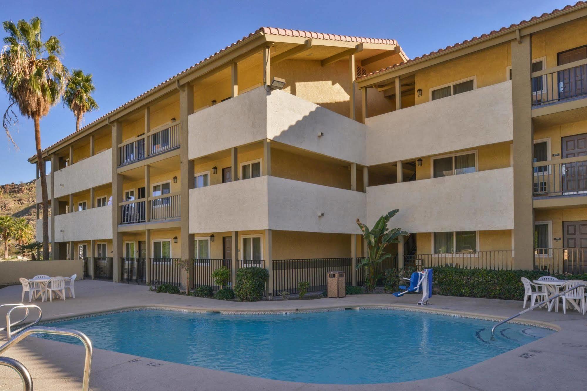 Red Lion Inn & Suites Cathedral City Palm Springs Bagian luar foto