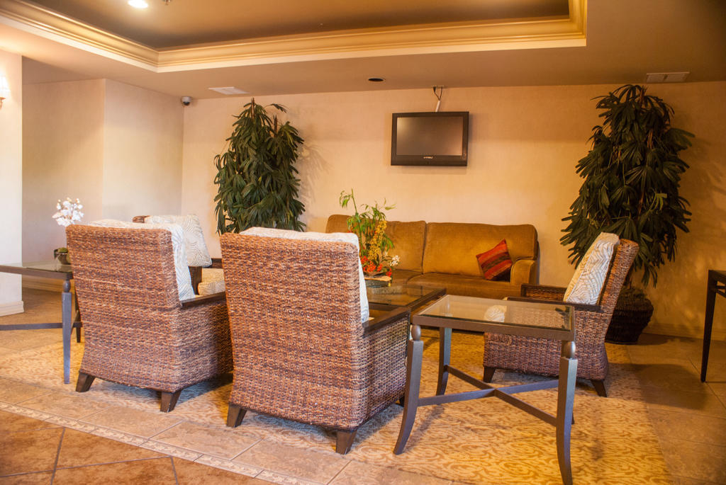 Red Lion Inn & Suites Cathedral City Palm Springs Bagian luar foto
